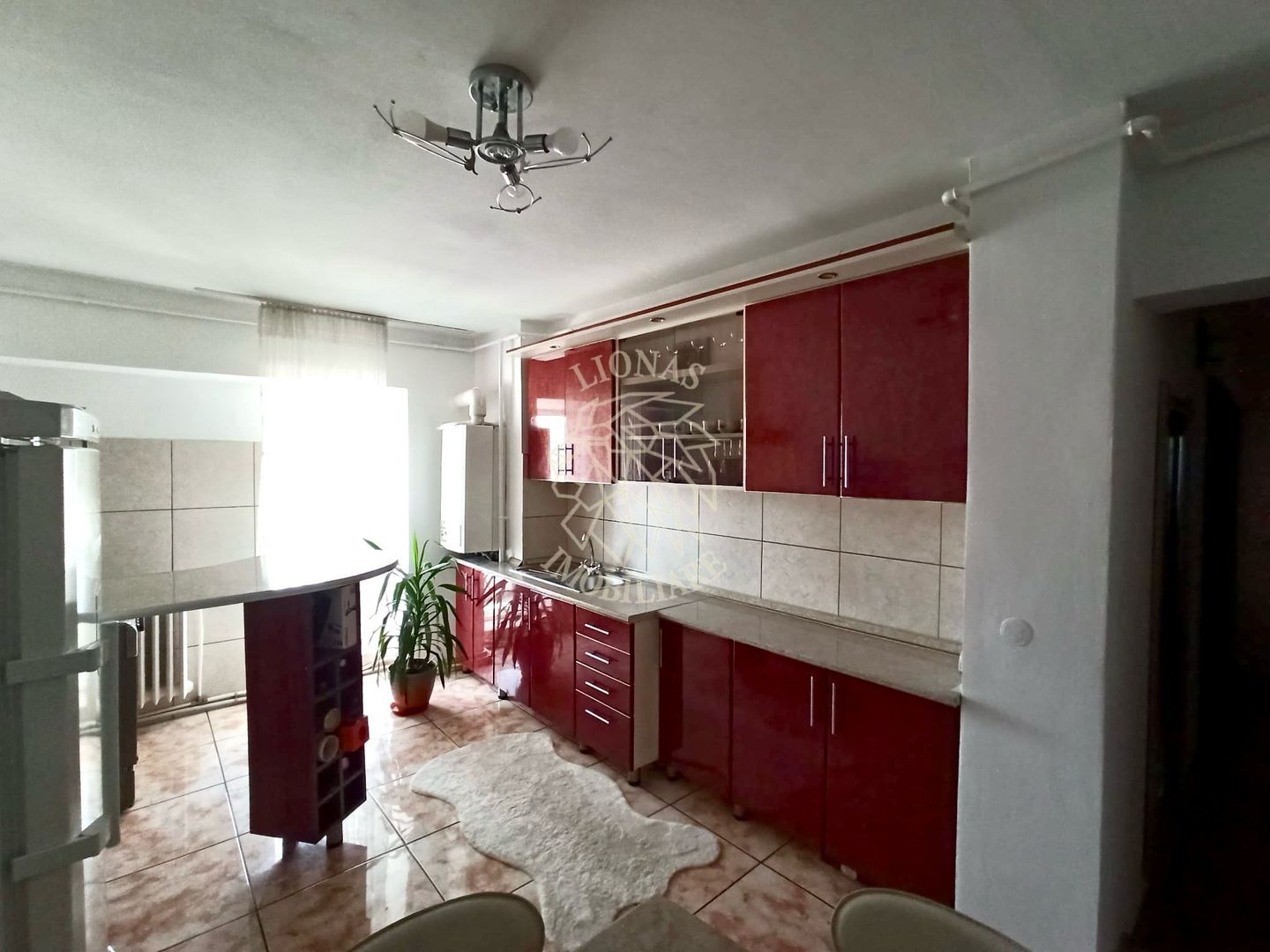 Apartament decomandat 3 camere 72 mp+spatiu depozitare 30 mp-Central - Poză 1