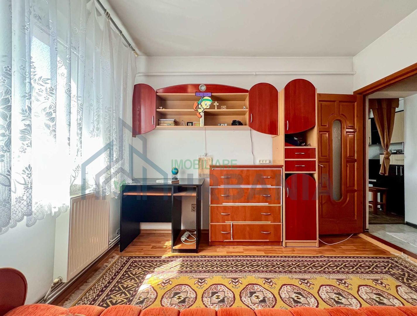 Apartament de vânzare, 3 camere, semidecomandat, mobilat și utilat, Pașcani - Poză 2