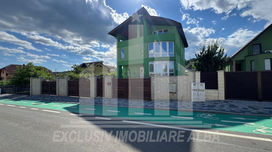 Casa individuala | Pensiune | 680 mp | 1200 mp teren | Cetate - Poză 2