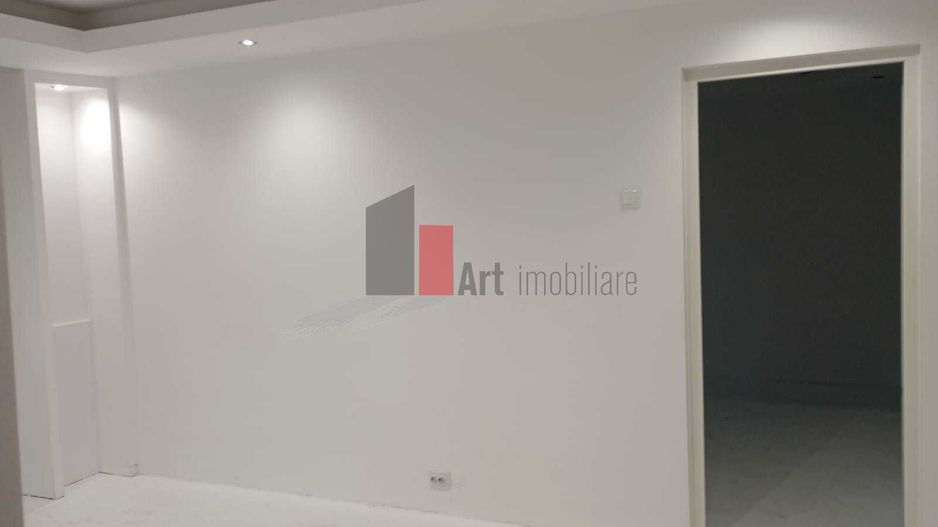 Apartament 2 camere, necesita renovare - Poză 2