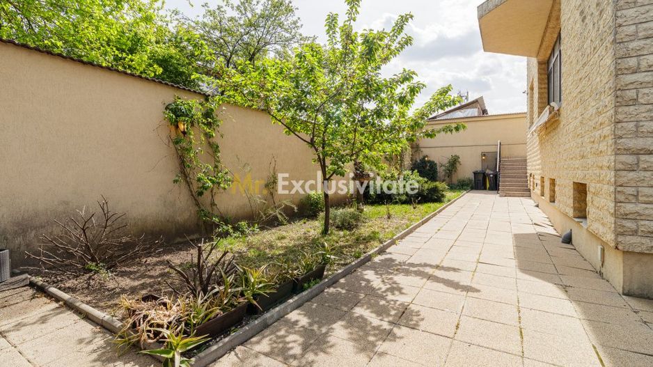 Vila impresionata 550mp util, 300mp teren - Poză 30