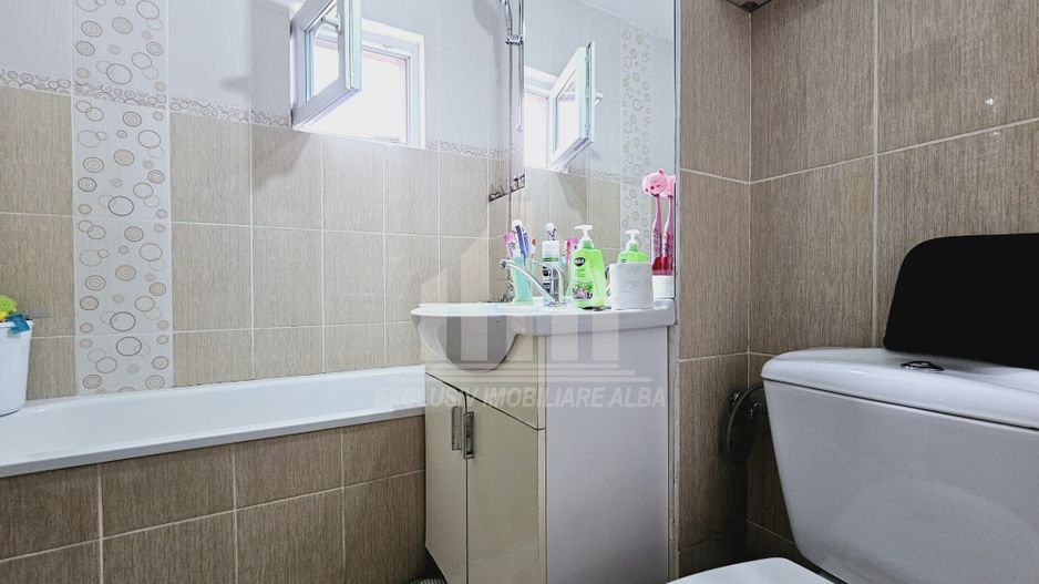 Apartament cu 3 camere decomandate, Cetate - Poză 9