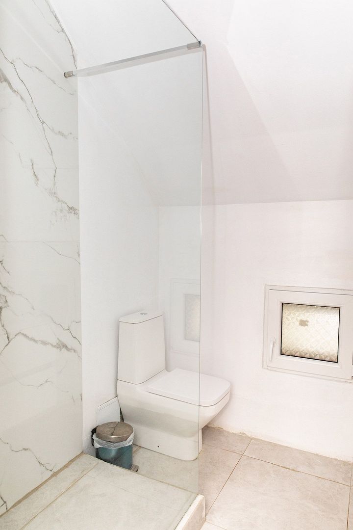 Vilă cu 5 dormitoare, 4 băi, 2 248mp teren, piscină. Preț: 229 000 Eur - Poză 23