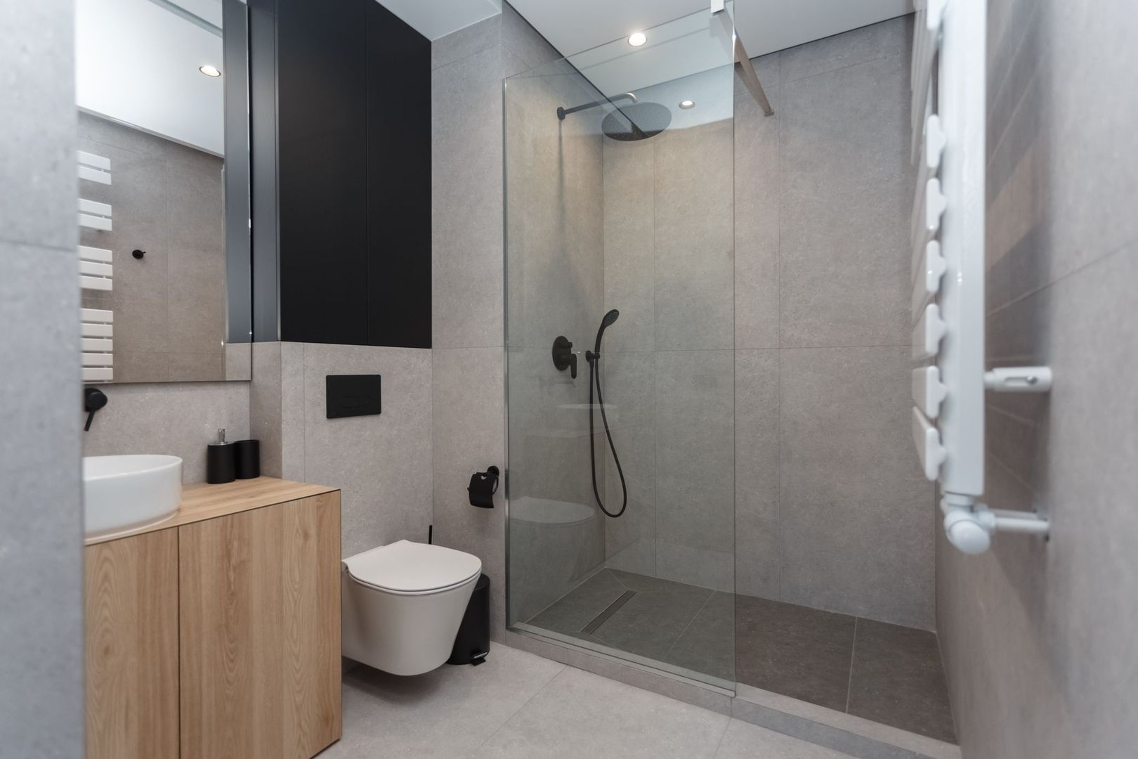 De vânzare apartament, 3 dormitoare + terasă, str. Teatrală 3, Centru. - Poză 14