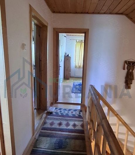 Casă de vânzare în Valea Lupului – poziție excelentă, grădină și potențial comercial - Poză 11