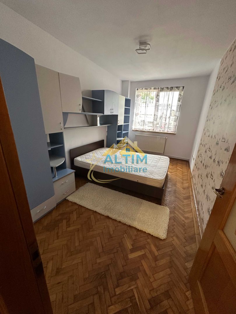 Apartament 3 camere în zona Spitalului Județean - de vânzare - Poză 2