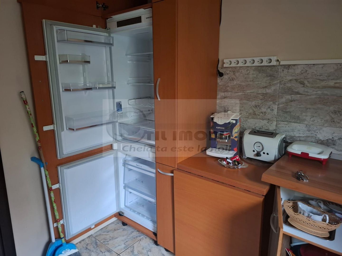 Apartament 3 Camere Podul de Piatra - 550 euro - Poză 2