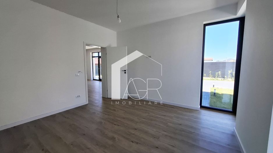 Casa cu 4 camere de vanzare, Bucov, Mica Roma - Poză 11