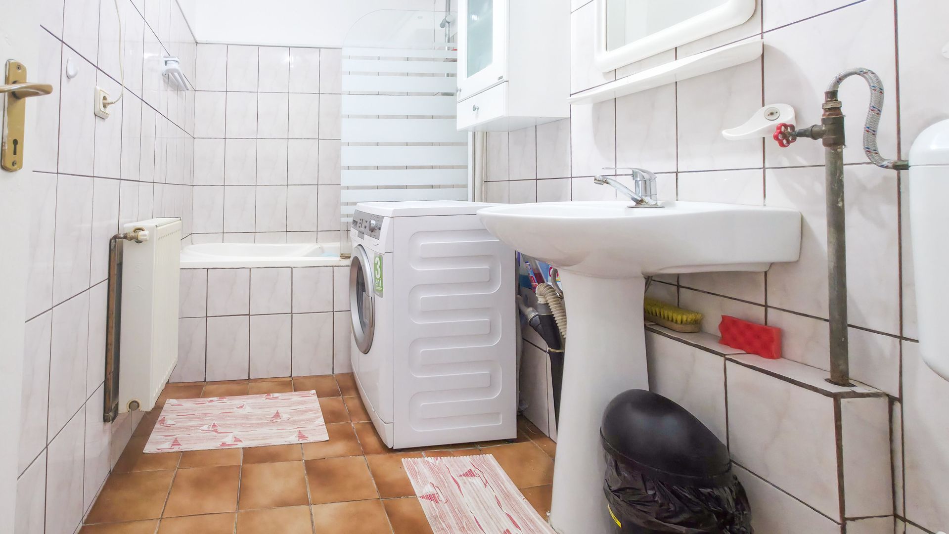 Oportunitate Unică: Casă cu 4 Camere, Curte Generoasă și Îmbunătățiri - Poză 8