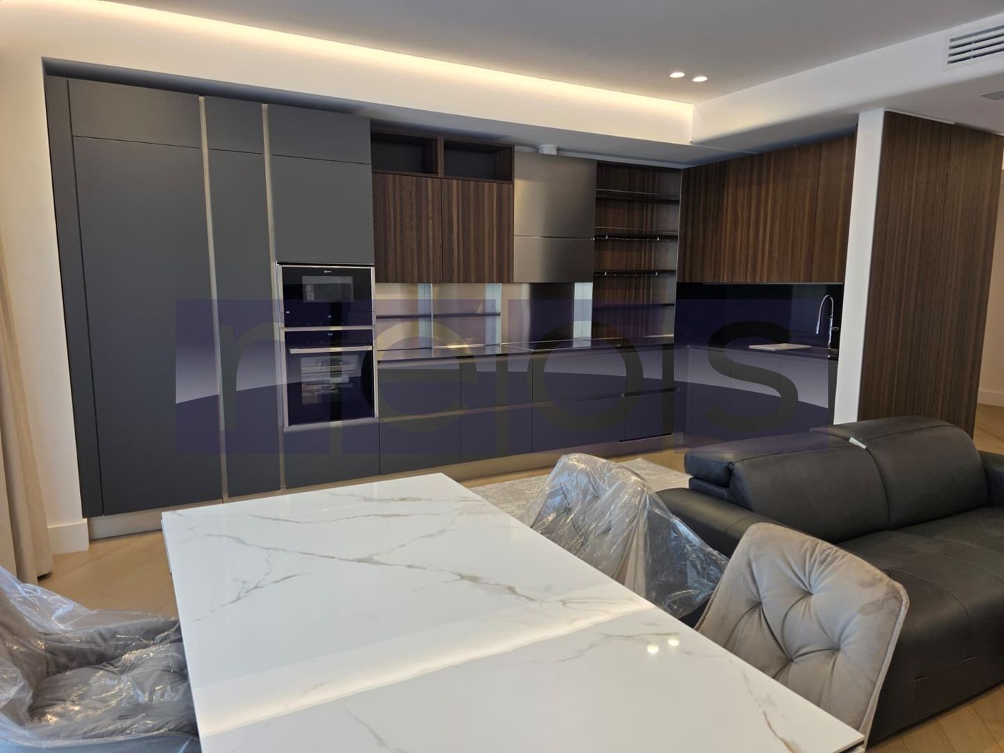 VANZARE APARTAMENT 101MP | 3 CAMERE | MOBILAT-UTILAT LUX | TERASA 26MP - Poză 5
