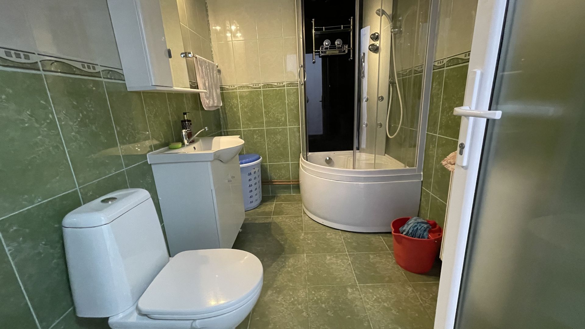 Apartament spațios cu două camere, etajul 4 cu acoperiș. - Poză 24