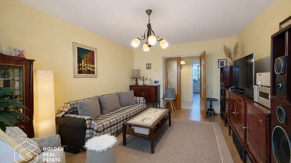 Apartament 5 camere decomandat, cu garaj si boxa, zona Vlaicu - Poză 2