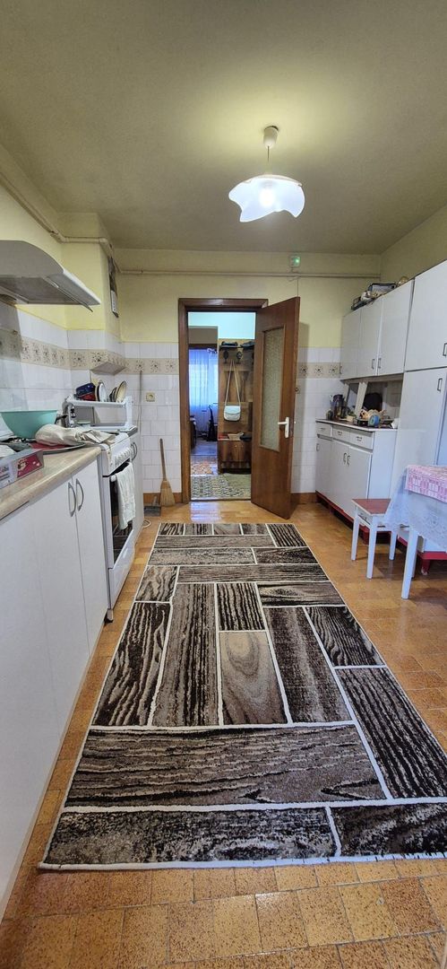 Apartament cu 3 camere de vazare in Cugir - Poză 5