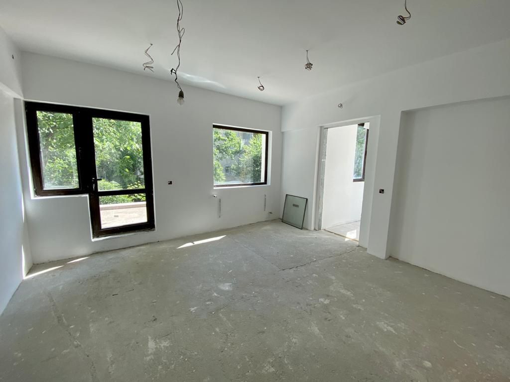 Refugiu Urban cu Eleganță Clasică – Vilă Renovată în Inima Primăverii - Poză 7