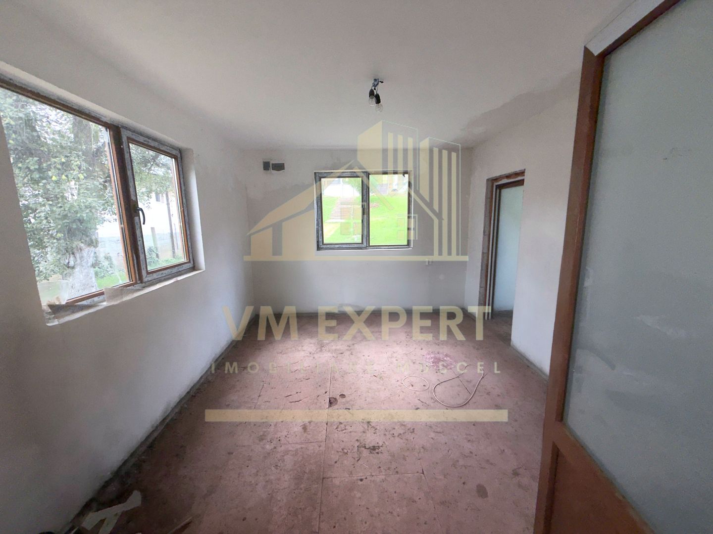 CASĂ 6 CAMERE TEREN 5736 MP LEREȘTI VOINEȘTI ARGEȘ - Poză 12