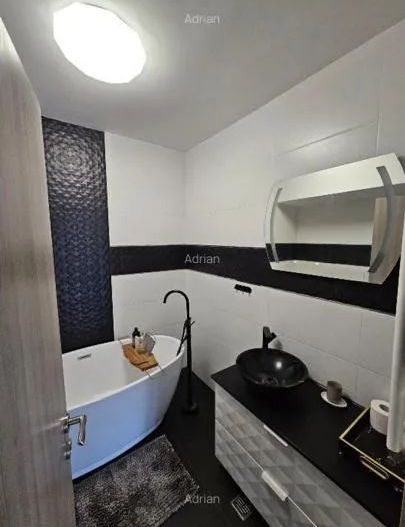 APARTAMENT SUPERB LOC PARCARE METROU ZONA APARATORI PATRIEI - Poză 7