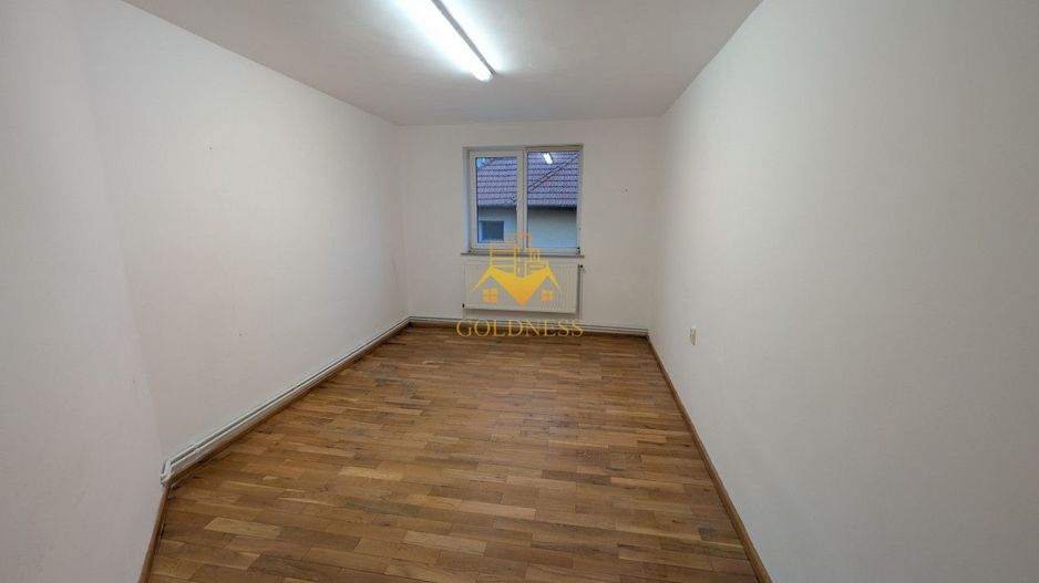 Casa/Spatiu de birou,Andrei Muresanu, 9 Camere,10 Parcari,Curte 2000mp - Poză 14