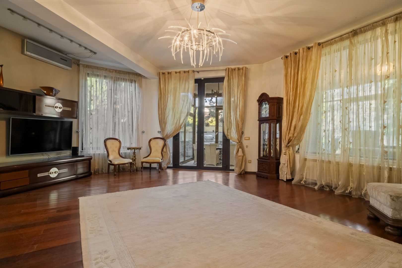 VILA ELEGANTA 5 CAMERE CU CURTE SI TERASA || EROU IANCU NICOLAE- PIPERA - Poză 3
