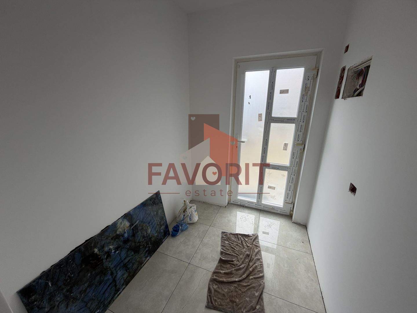 Finisat la cheie. Bucatarie inchisa. Acces asfaltat - Poză 9