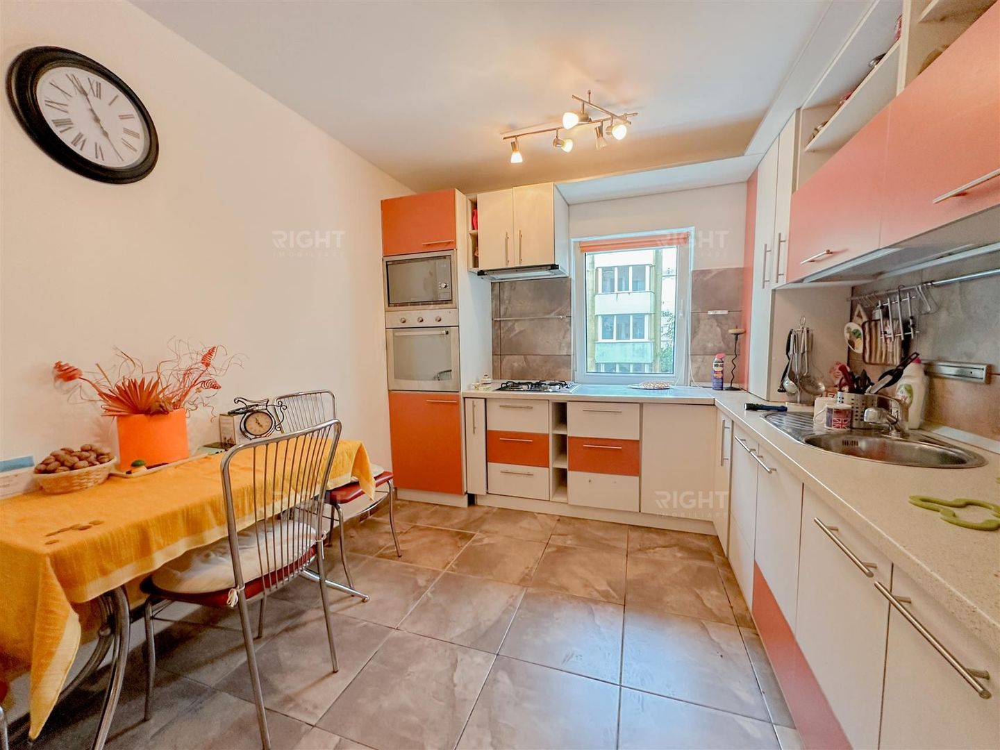Apartament 4 camere | 2 balcoane | loc parcare | Sacele Brasov - Poză 3