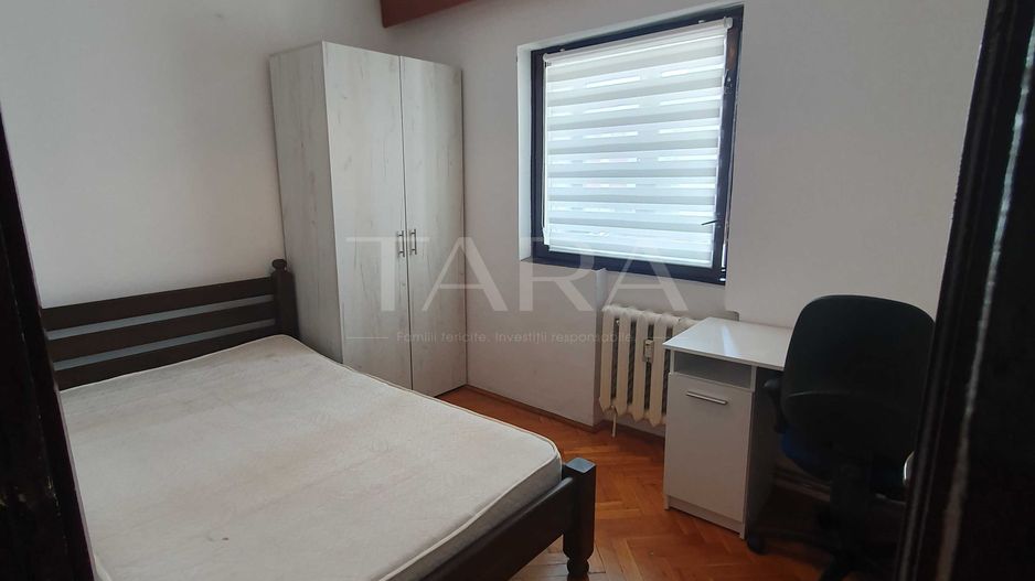 Apartament cu 4 camere decomandate, centru de cartier. - Poză 6
