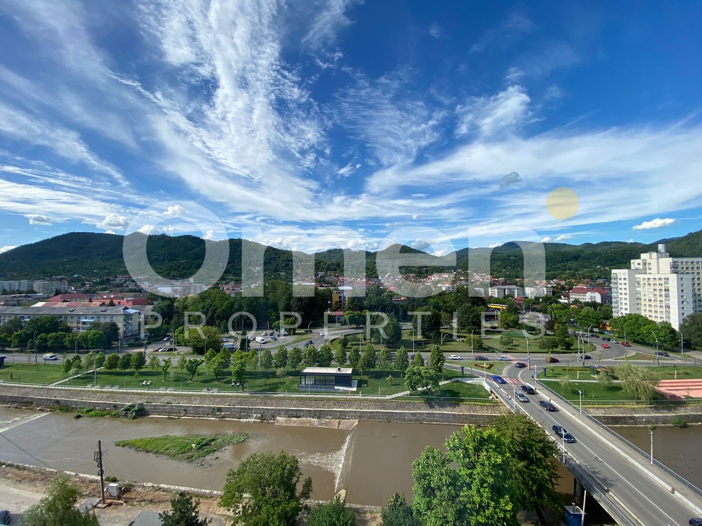 Apartament cu 2 camere, cu view superb, situat central - Poză 11