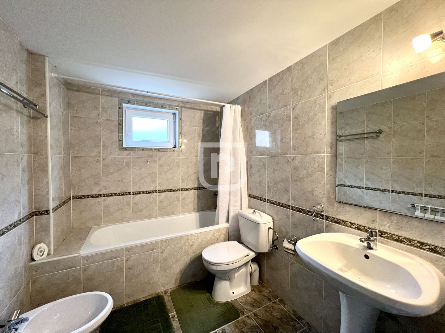 Casa de vacanta spatioasa de vanzare 6 dormitoare in Gura Humorului - Poză 12