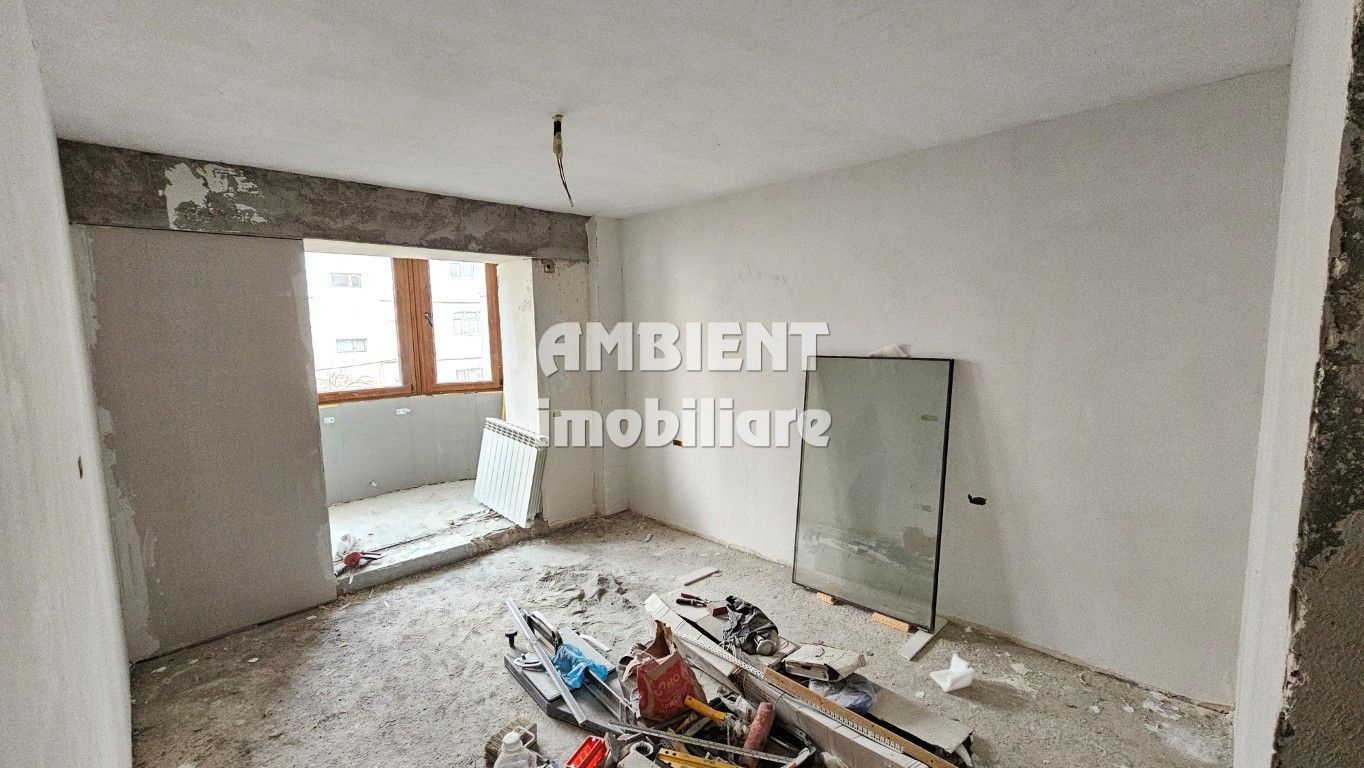 Apartament cu 3 camere, etaj 2, in renovare, zona TRAIAN; - Poză 3
