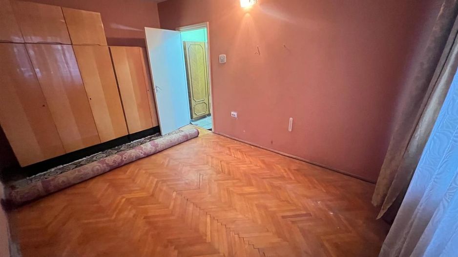 2 cam Girocului parter inalt  cu balcon - Poză 3