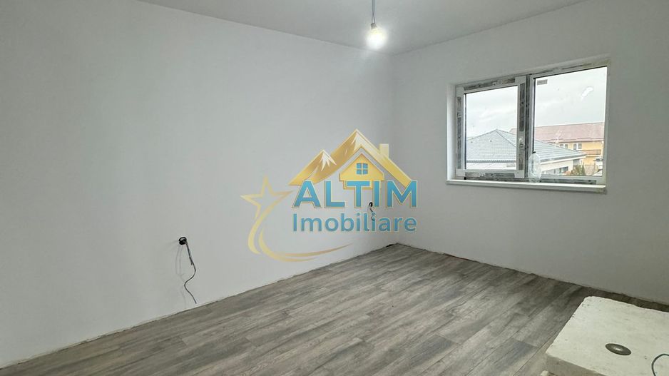 De vânzare - Casă cu 4 camere în cartier Izvor - Poză 8