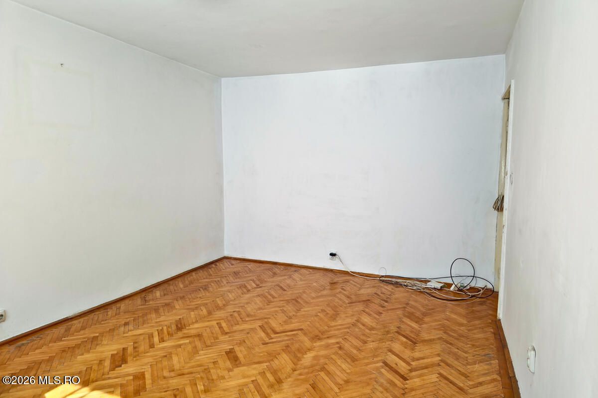 Soarelui - Scoala 30 - 3 Camere, Decomandat, 2 Bai, Etaj 2, Centrala - Poză 4