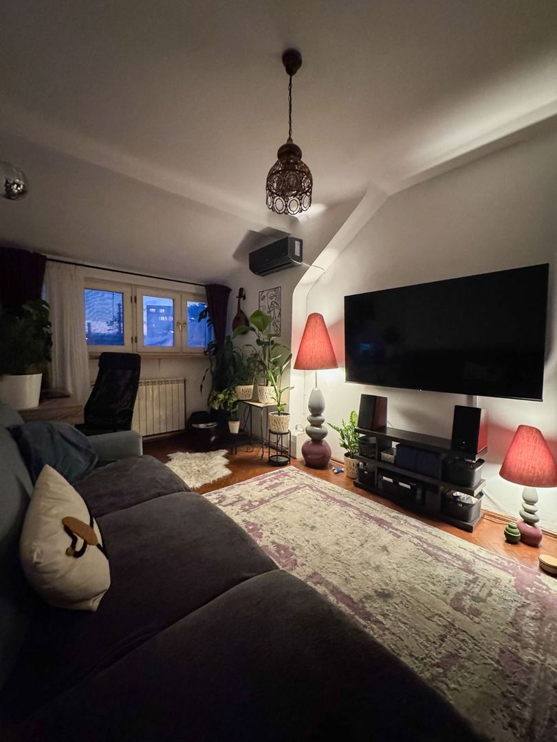 Apartament 2 camere - Domenii, etaj 2/2, centrala noua, curte, boxă, pod. - Poză 2