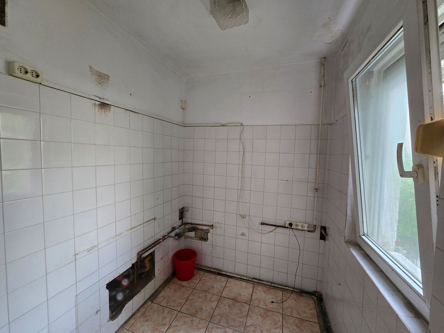 Apartament 2 camere, Zona Piata Dacia, Parter, Necesita renovare - Poză 5