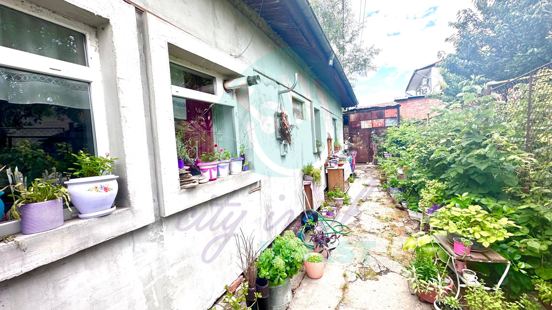 Teren de 250 mp cu casa -  la o distanta de 7 minute de statia de metrou - Poză 7