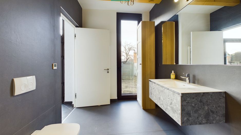 Casă generoasă în Periam județ Timiș - Poză 9