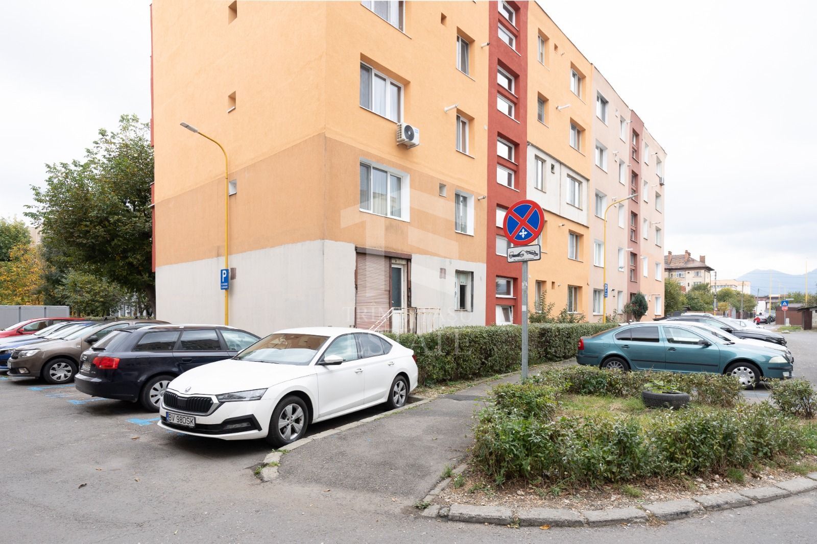 Triaj-Coresi-3 camere+2 bai-70 mp utili NERENOVAT - Poză 22