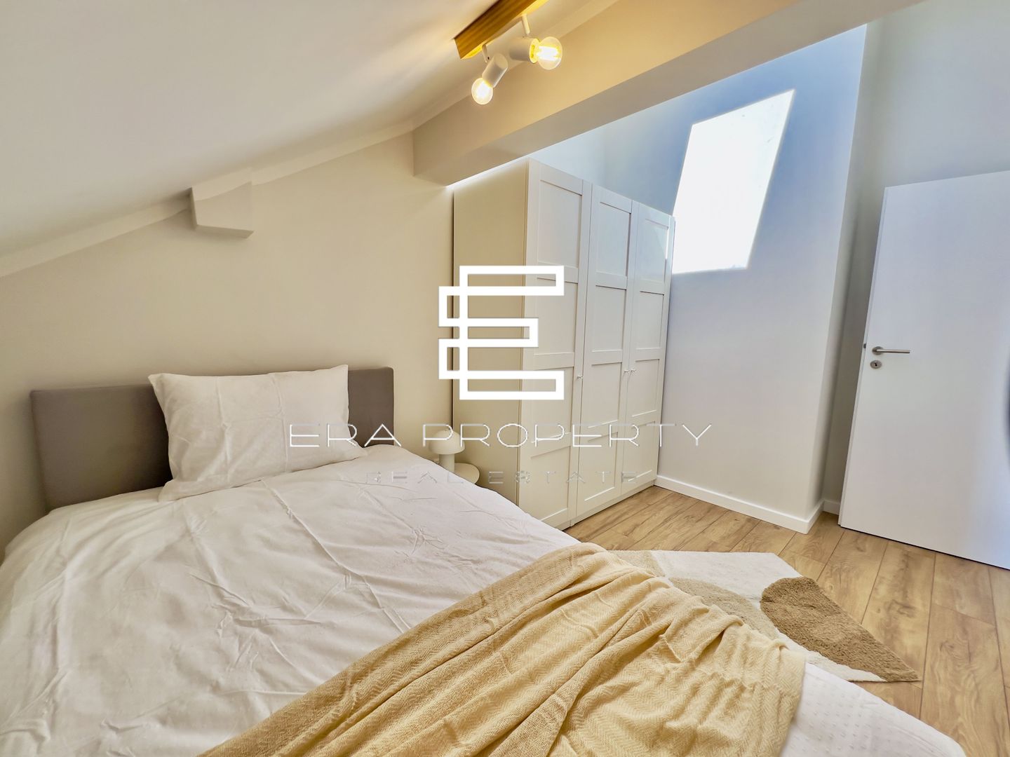 Penthouse 4 camere, terasa 14.42 mp mobilat -zona Aeroport Sibiu - Poză 11