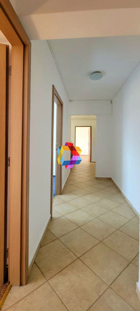 Apartament cu patru camere, zona Grivitei 80mp - Poză 2