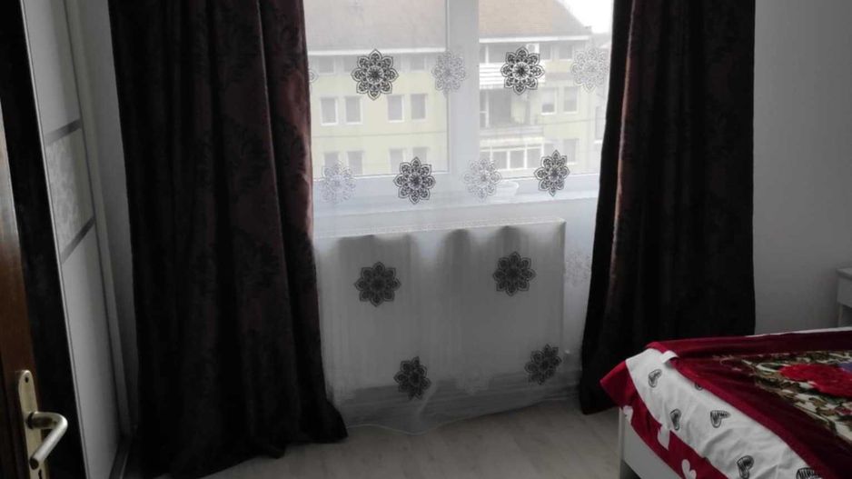 BRASADAS vinde ap 3 camere etajul 3/4. - Poză 3