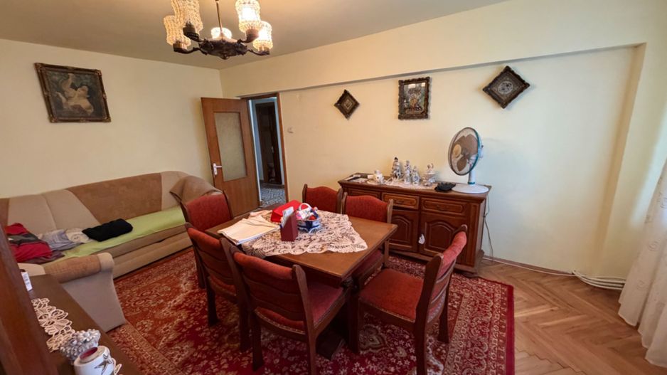 Apartament 3 camere, etaj 2 - Cugir - Poză 2