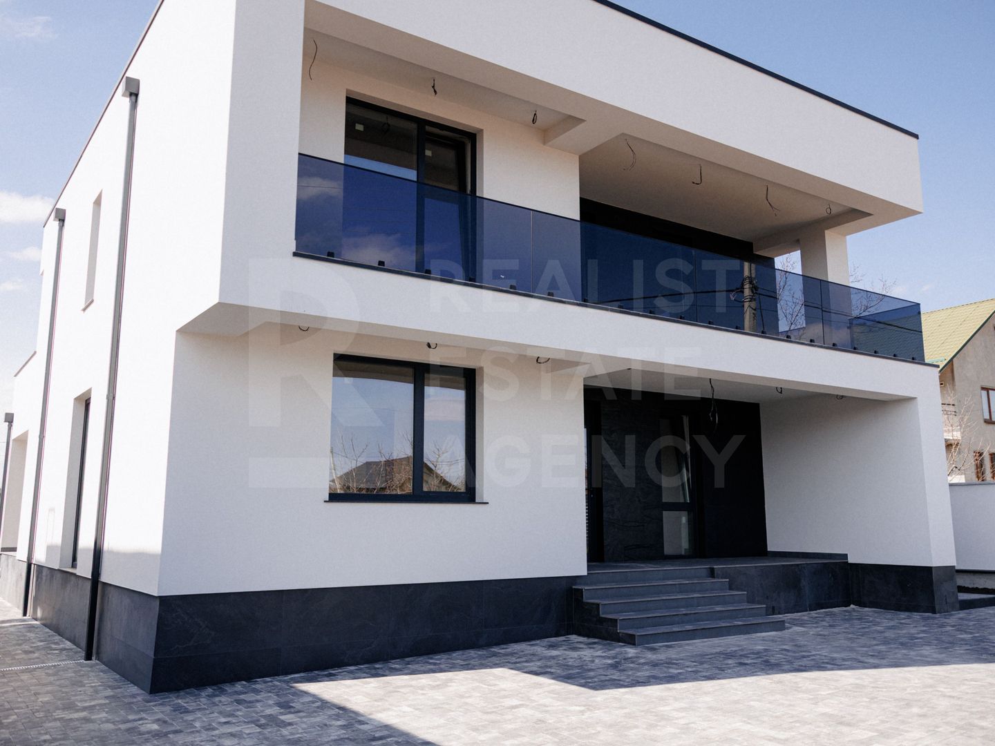 Vânzare, Hi-Tech, 2 nivele, 4 camere, strada  A. Lăpușneanu, Budești - Poză 3