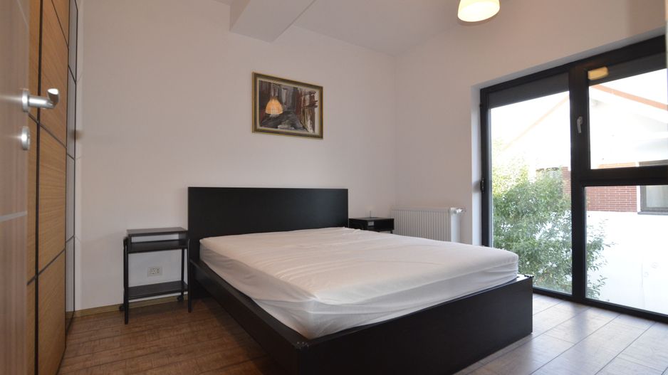 Inchiriem vila spatioasa singur in curte zona Tunari - Poză 14