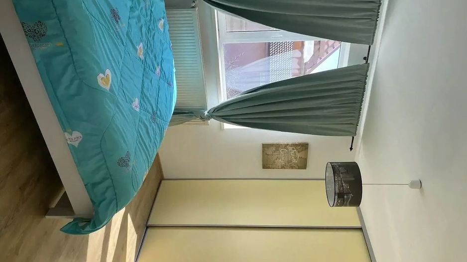 De închiriat Apartament 3 camere într-o vilă, zonă liniștită direct propietar - Poză 1