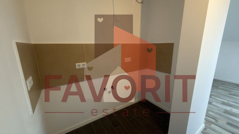 Disponibil imediat. Bloc nou - Poză 6