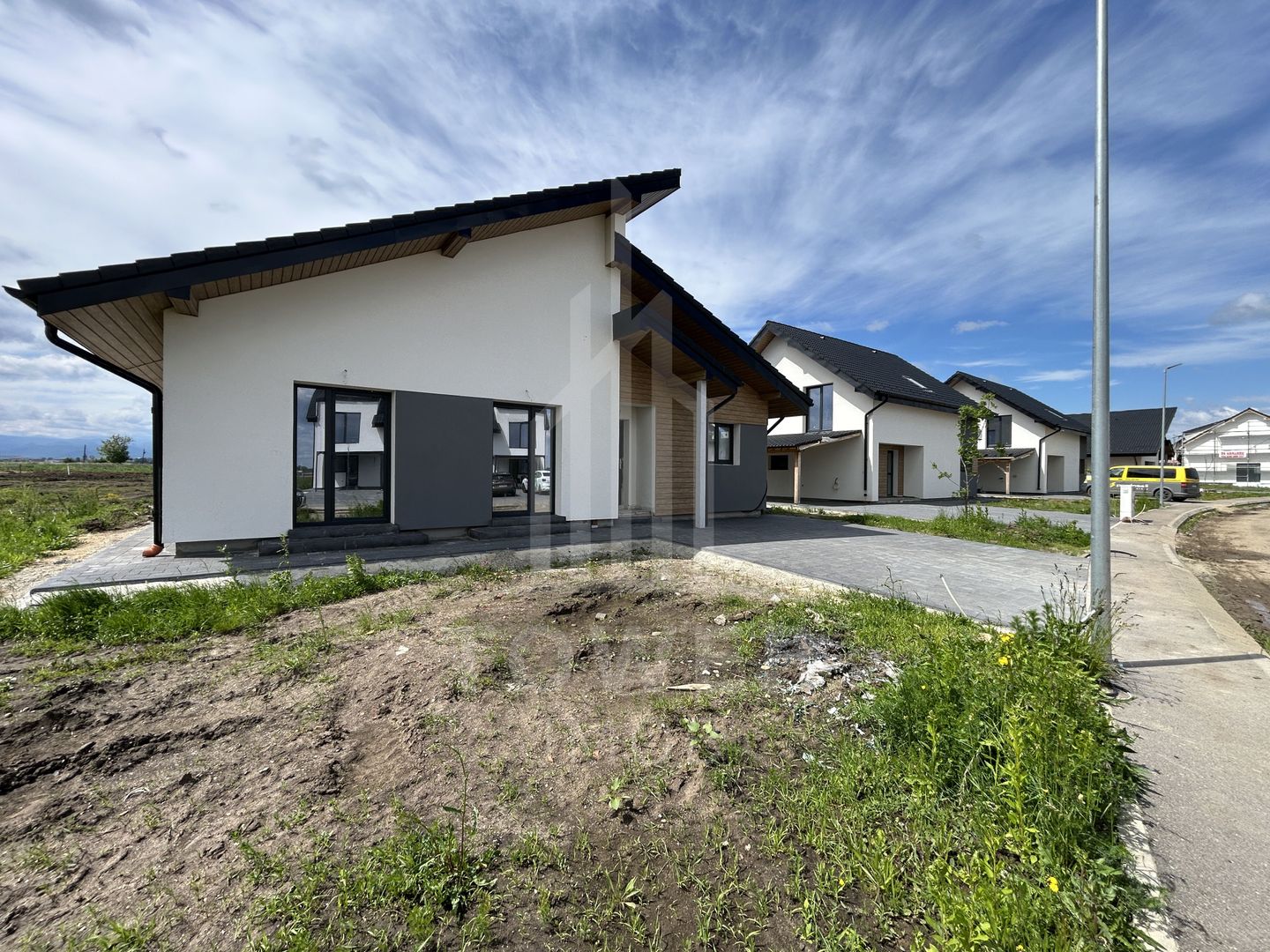 Casă pe un singur nivel INDEPENDENTĂ ENERGETIC - Cartier NOU - Poză 3