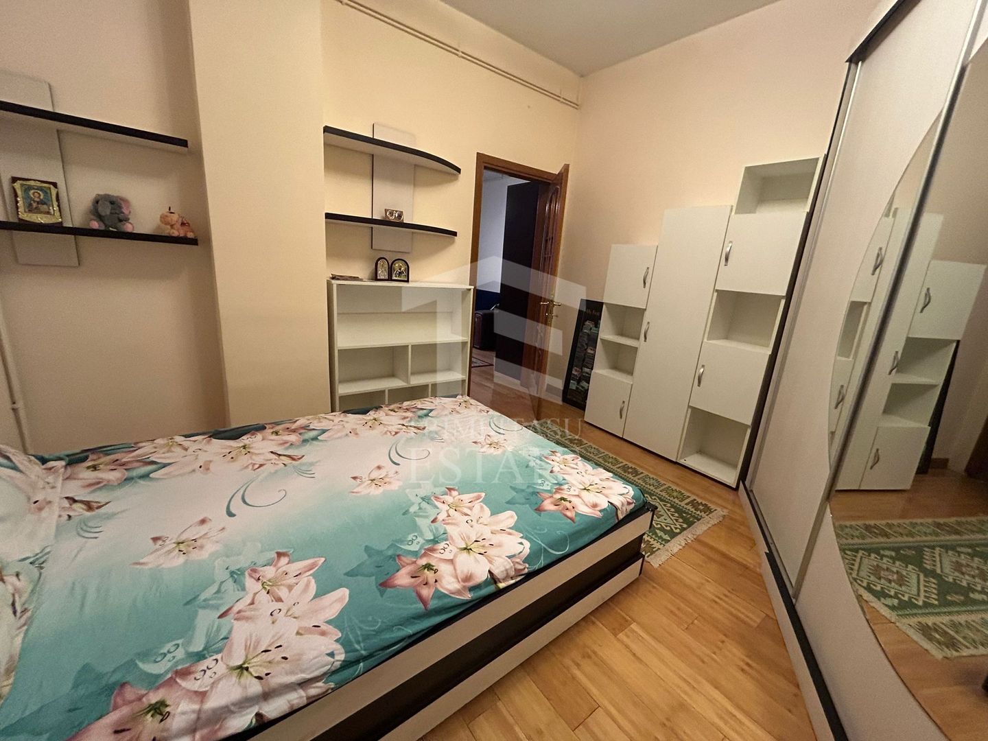 3 Camere Ultracentral 2 minute de Metrou Univestitate - Poză 4