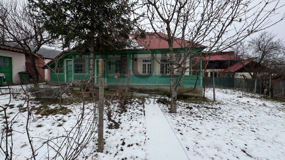 casa batraneasca situata in Hemeius - de vanzare - Poză 1