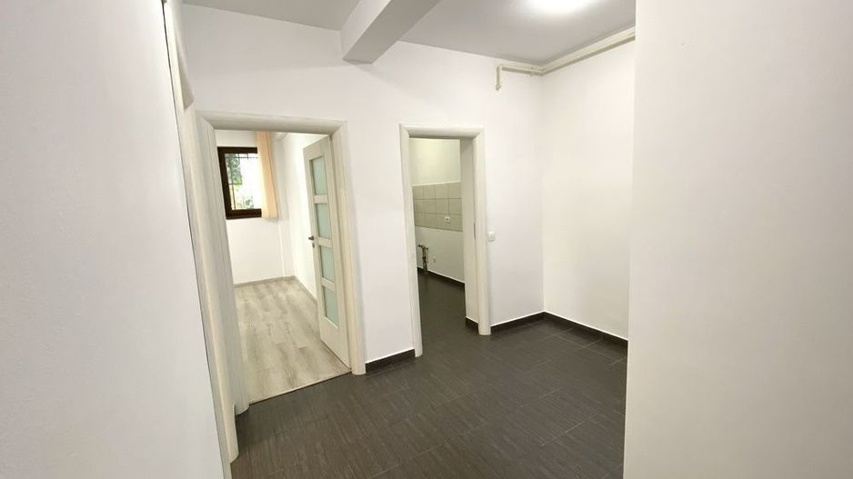 De închiriat: apartament 2 camere - nemobilat - Gorjului - ideal birou - Poză 6