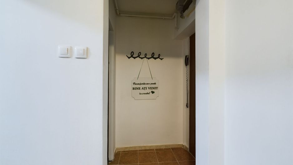 Apartament cu 4 camere în zona Şagului - Poză 12