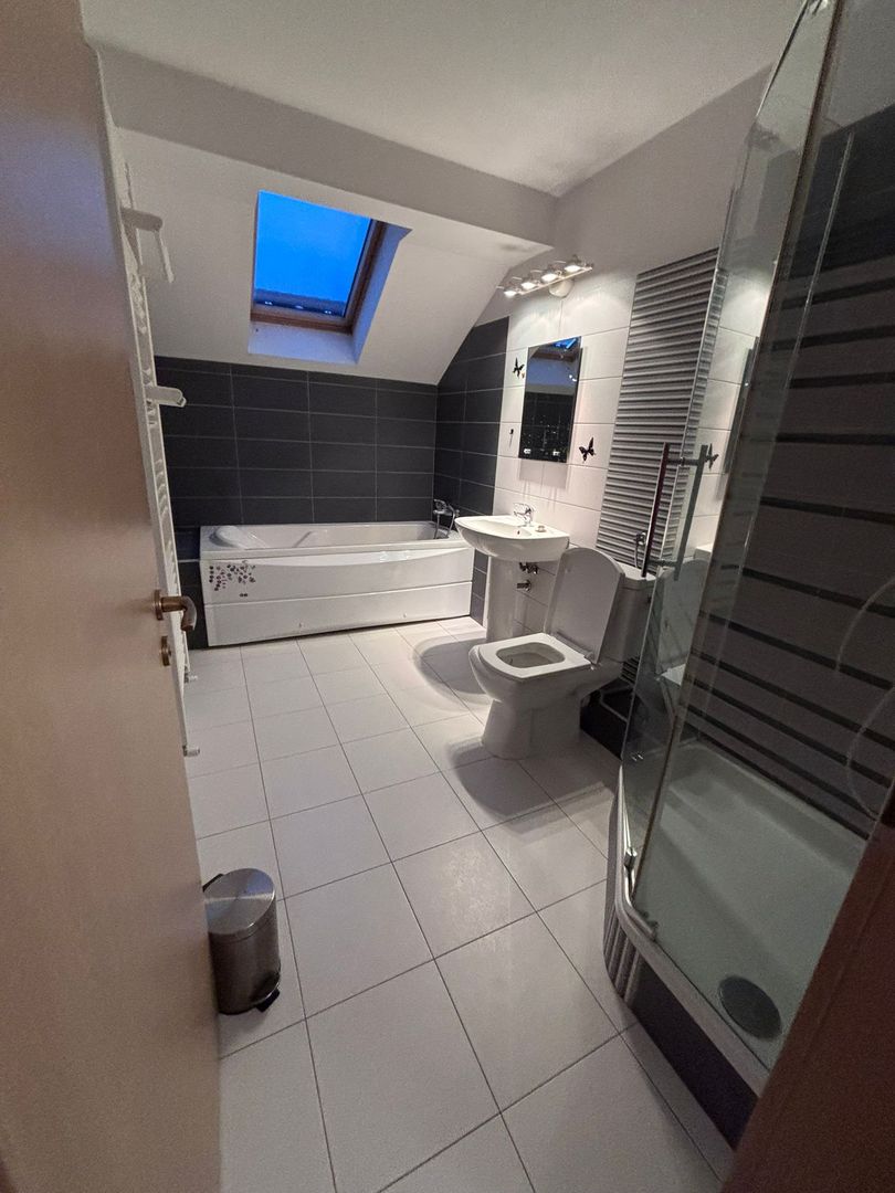 Casa individuala frumoasa si spatioasa in Giroc - Poză 48